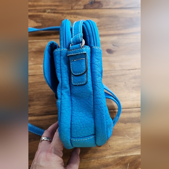 Rosetti blue faux leather cross body shoulder purse with multiple pockets - Picture 7 of 13